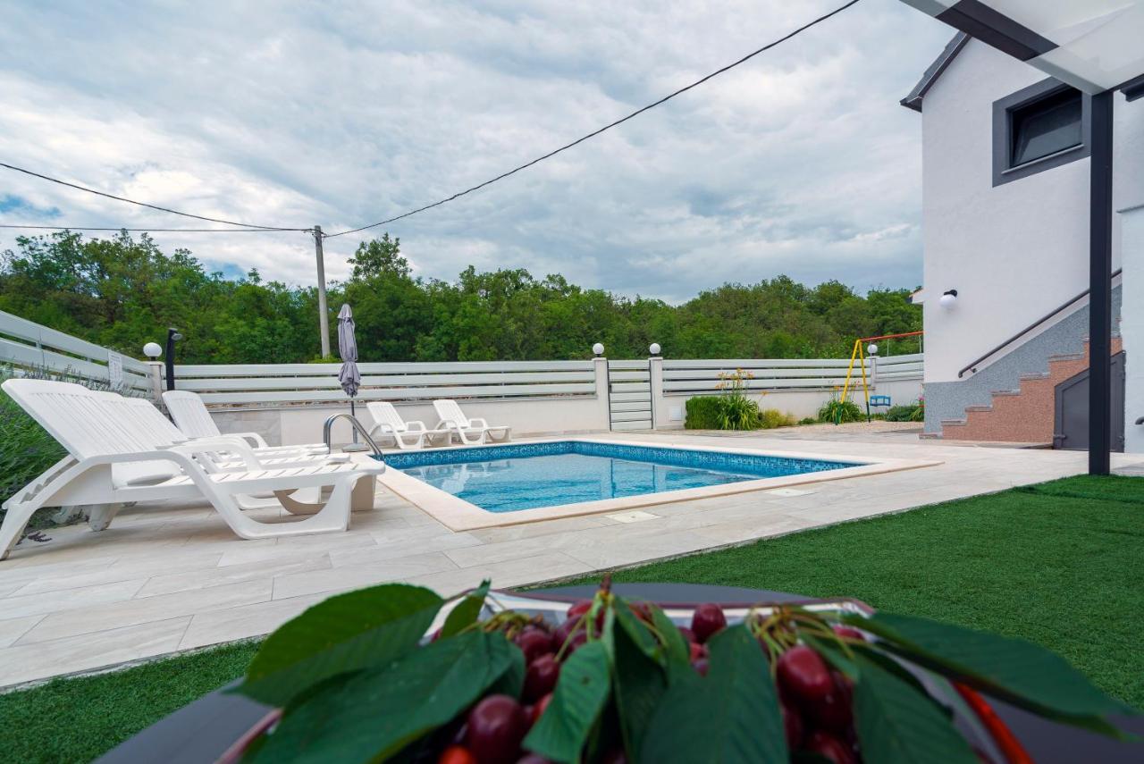 Luxury With Gallery, Heated Pool Only For You-Klis Cro Extérieur photo